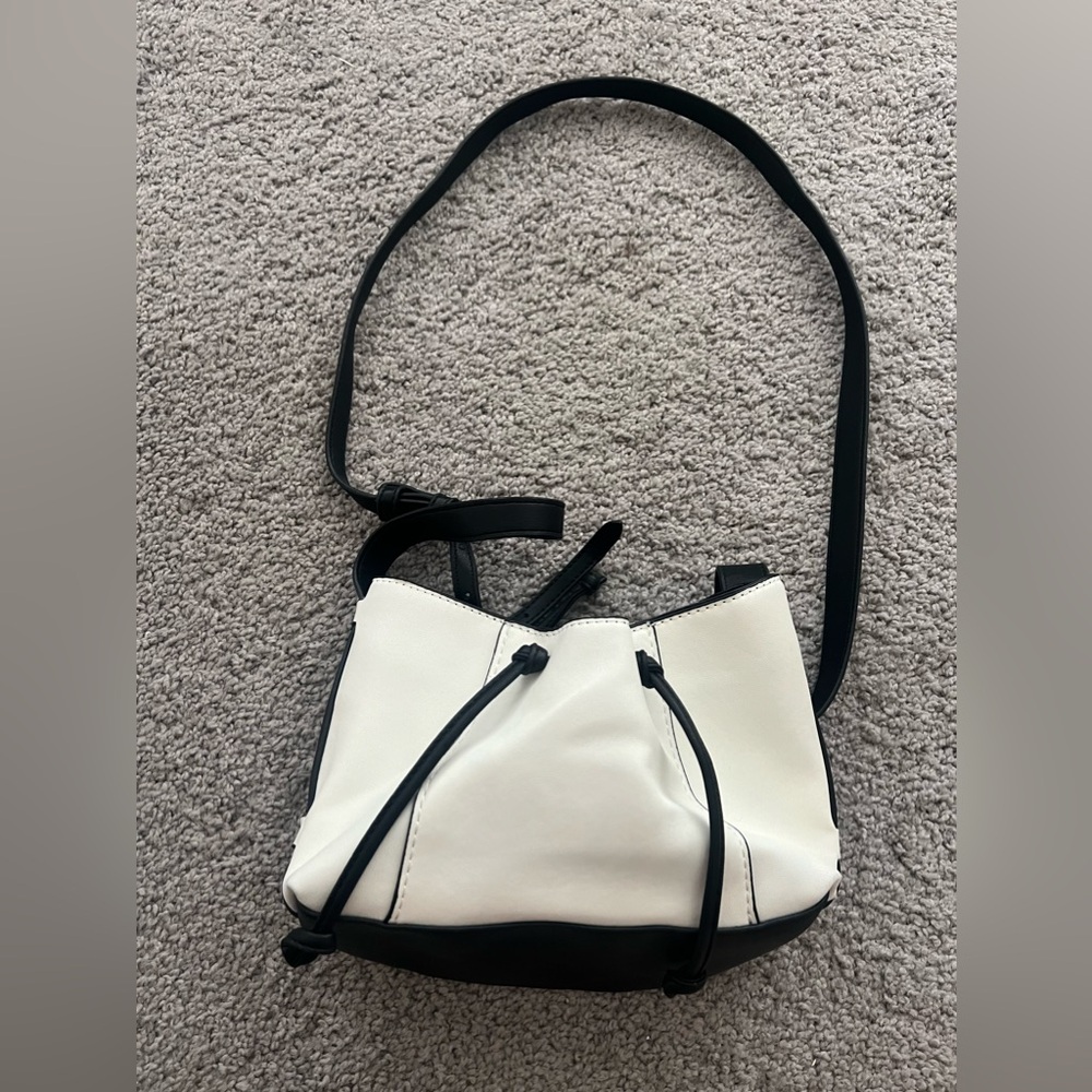 T Tahari Ella cross body adjustable bag leather black and white